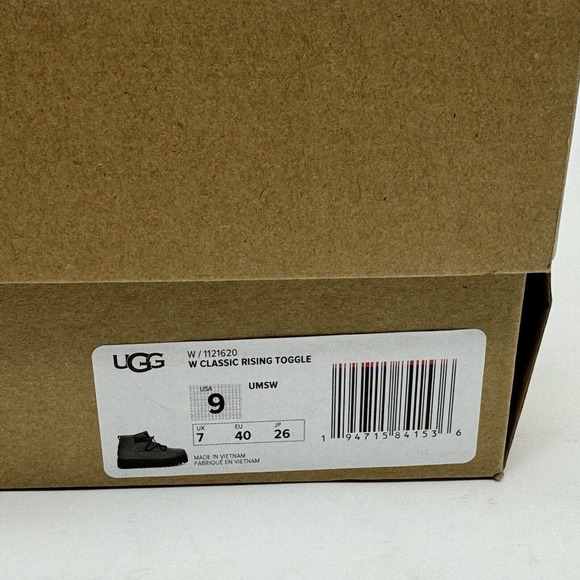 UGG Classic Rising Toggle Platform Ankle Boots SZ 9 NEW with Box - Picture 3 of 9